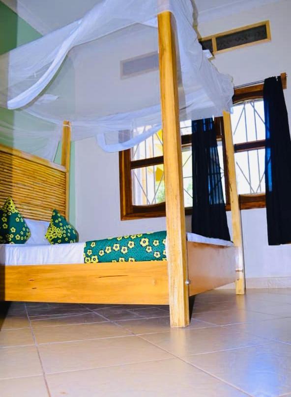 Bed and Breakfast Buutu Nest à Jinja Extérieur photo